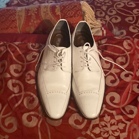 White Stacy Adams slightly used - Picture 1 of 8